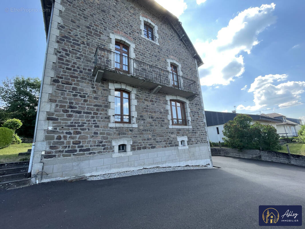 Maison à RIOM-ES-MONTAGNES