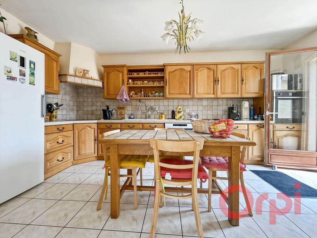 À Vendre : Villa familiale de plain-pied avec piscine, garage et grand jardin à Sauvian - photo 7