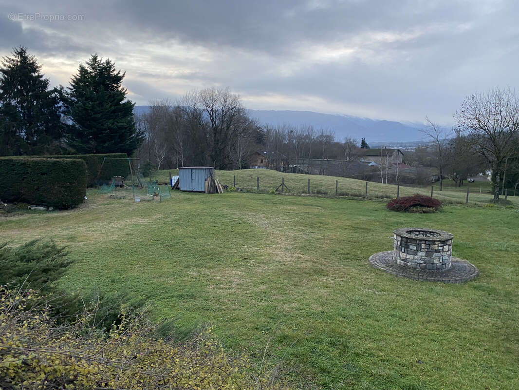 Terrain à LES MARCHES