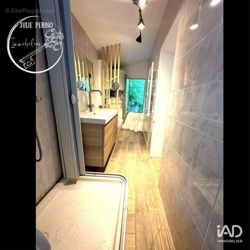 Maison 40 m² à Saint-Laurent-En-Beaumont  - photo 8