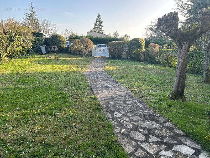 Maison à CUBZAC-LES-PONTS