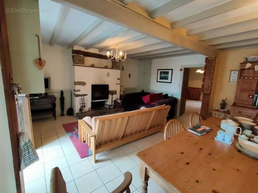 Maison à PRESSIGNAC