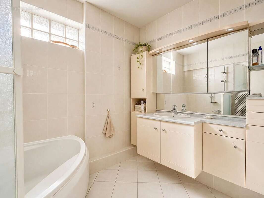 Appartement à BOIS-COLOMBES