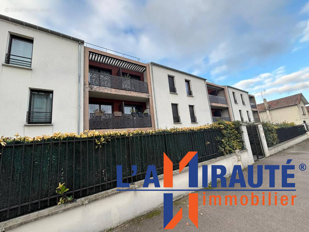 Appartement à SARTROUVILLE