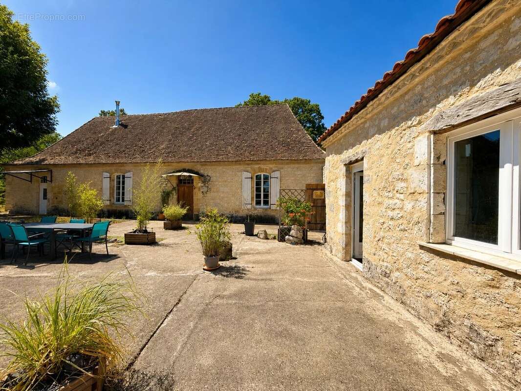 Propriété de caractère en pierres – Domaine équestre sur près de 6 hectares - photo 4
