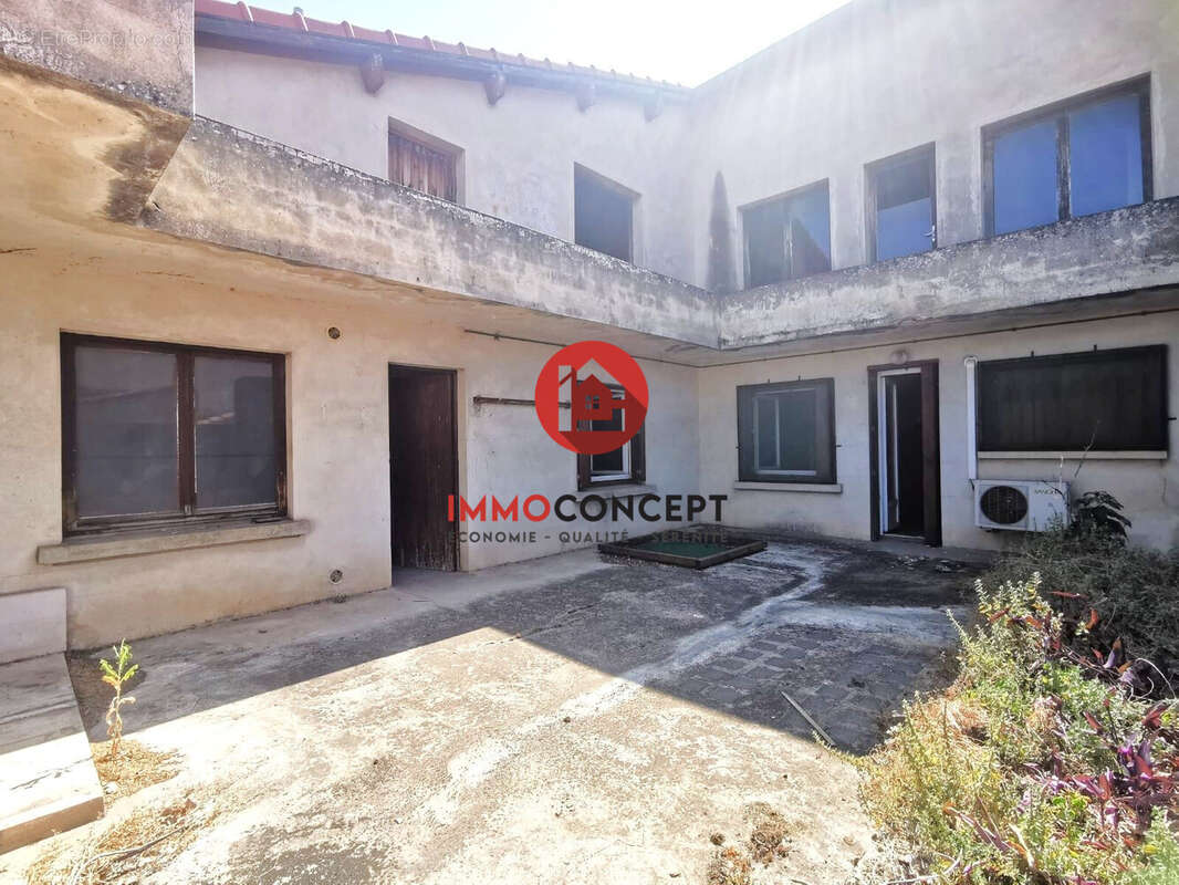 Appartement à BAGNOLS-SUR-CEZE