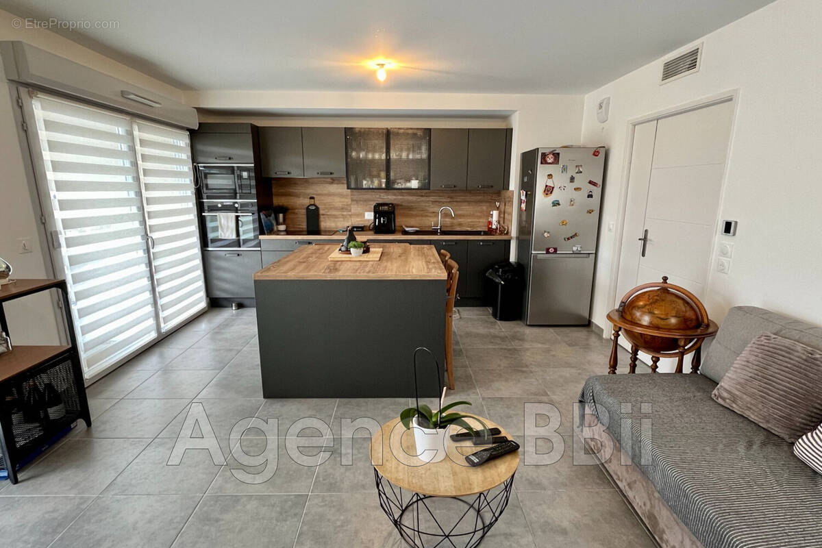 Appartement à CHATEAUNEUF-VILLEVIEILLE