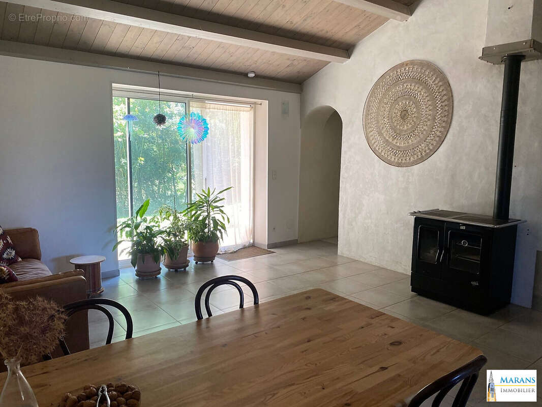 Maison 114 m² à Le Poire-Sur-Velluire  - photo 4