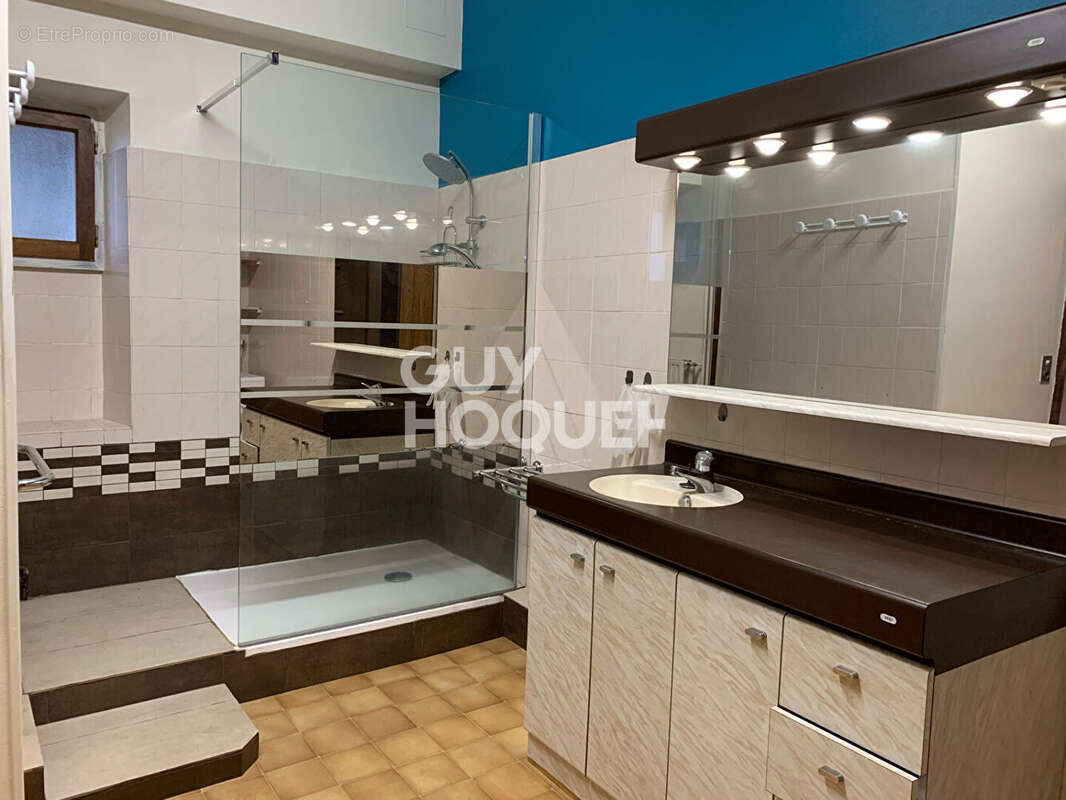 Appartement à TOULON-SUR-ARROUX