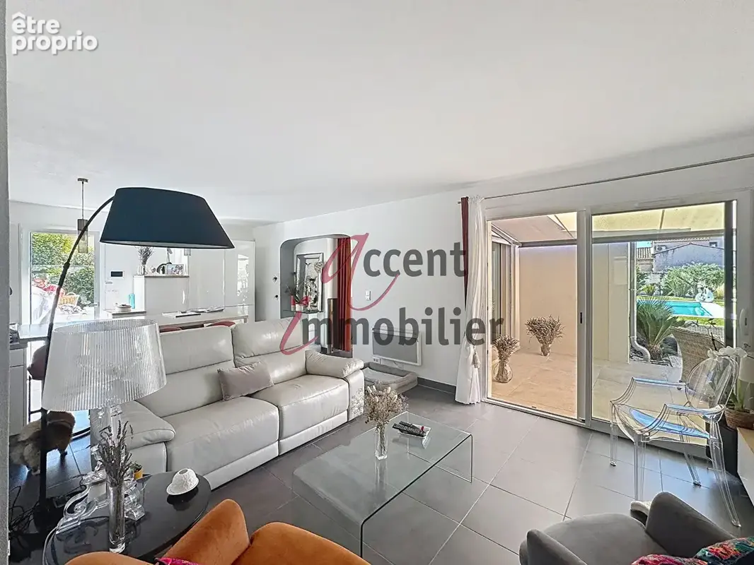 Mollégès, magnifique villa de plain pied avec piscine chauffée et garage - photo 7