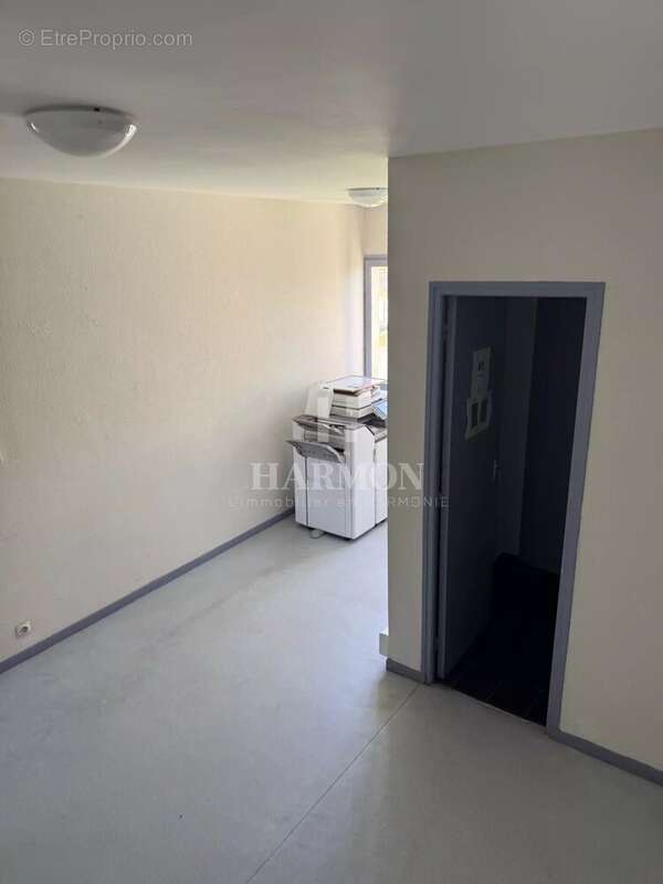 Commerce à SERRES-CASTET