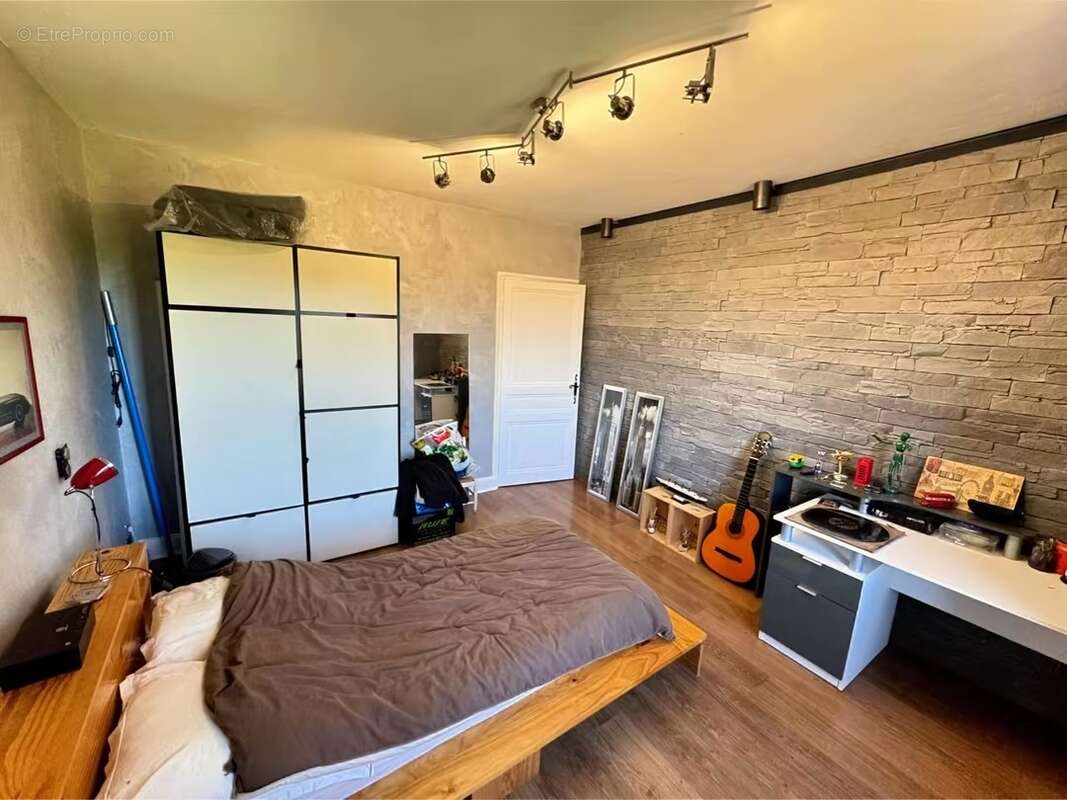 Maison de 150 m² avec 200 m² de dépendances  - photo 8