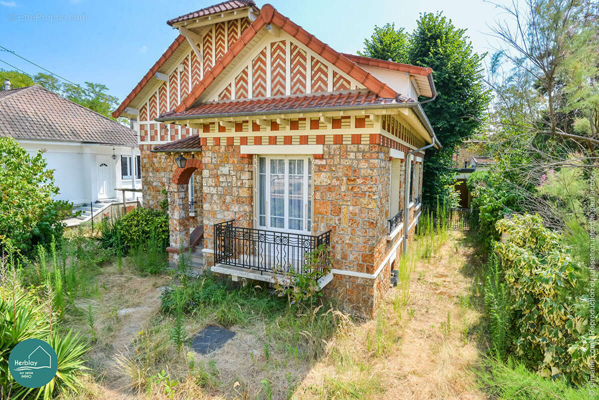 Herblay-sur-Seine Centre-ville Meulière - surface utile de 198 m² - photo 13