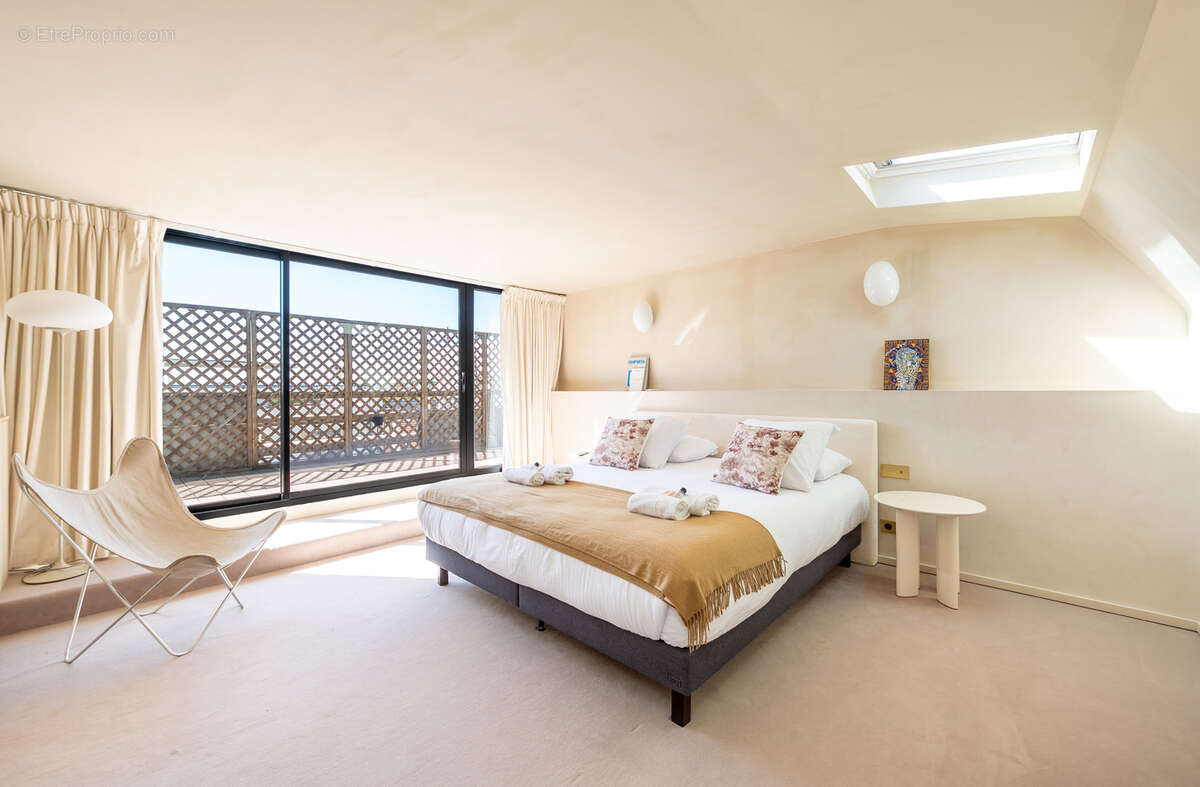 Appartement à PARIS-8E