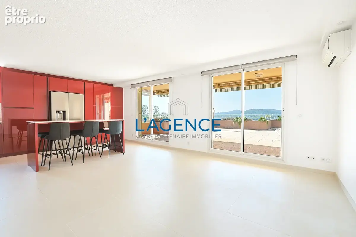 Appartement de 85 m2 avec terrasse de 70 m2 et vue dégagée, commerces à pied, avec deux garages - photo 6