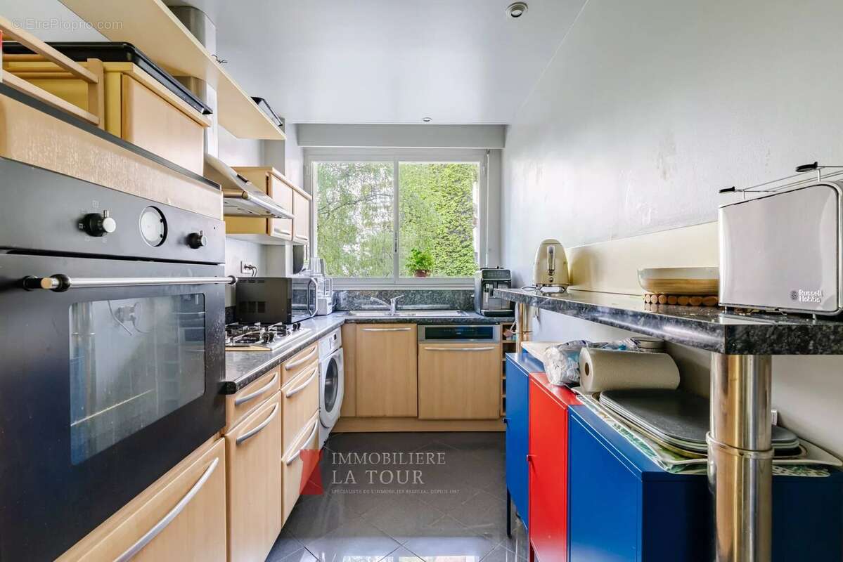 Appartement à PARIS-16E