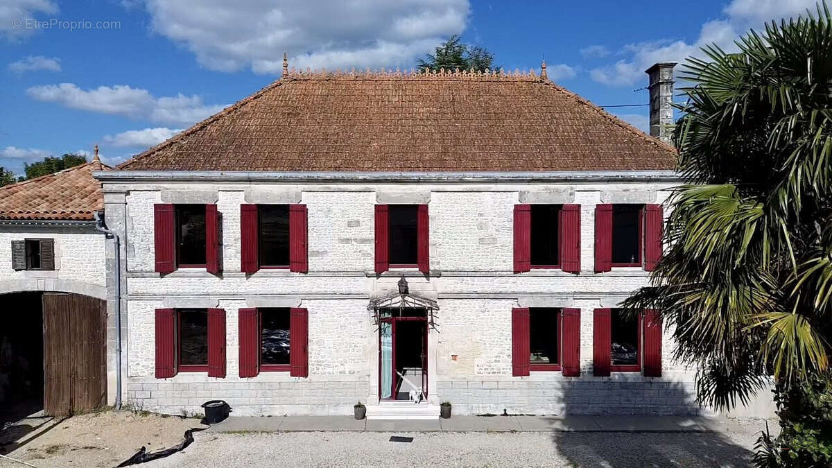 Maison à SAINT-MARTIAL-SUR-NE