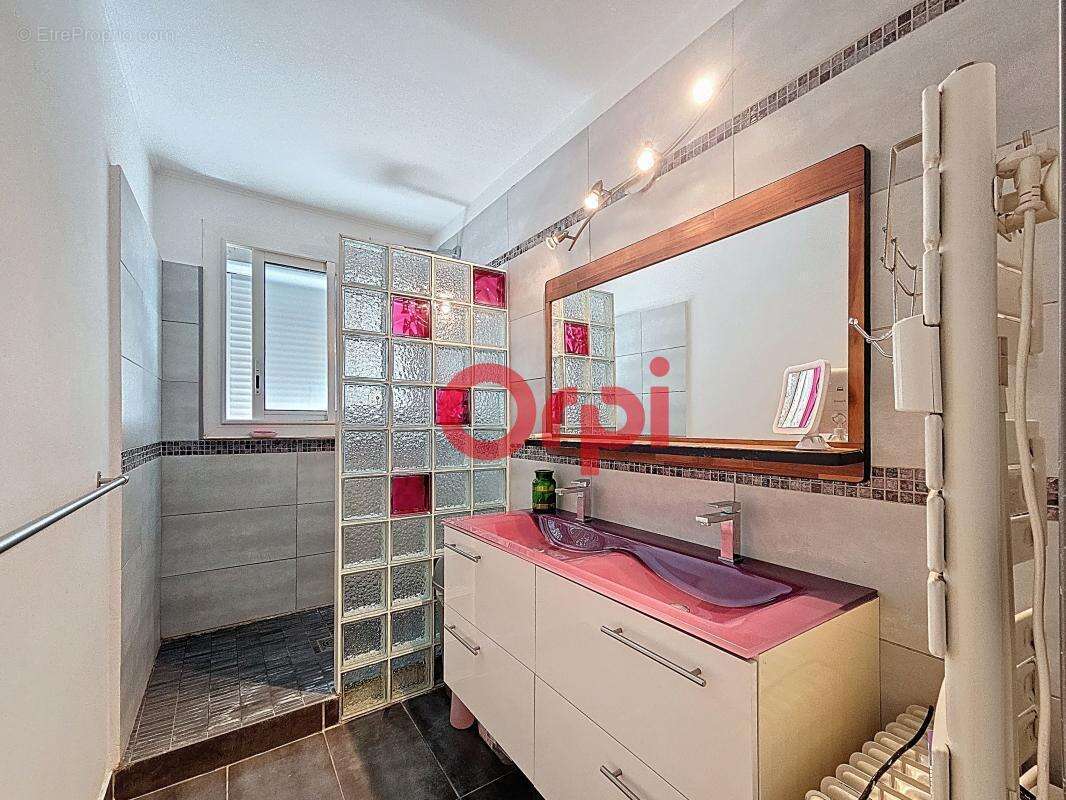 Appartement à SIX-FOURS-LES-PLAGES