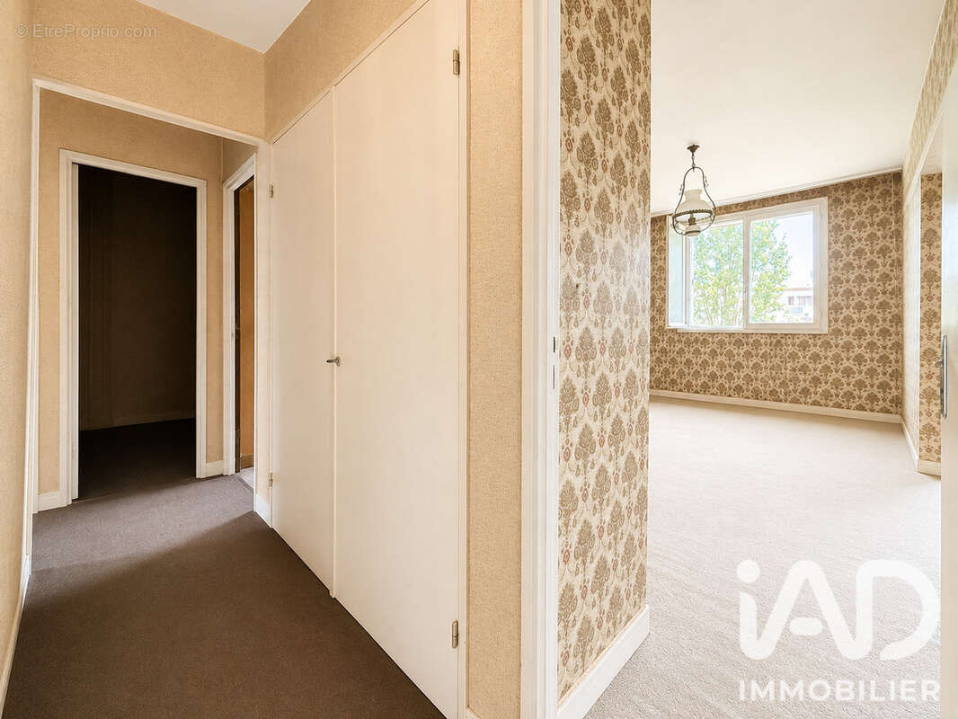 Appartement 92 m² à Le Plessis-Trevise  - photo 6