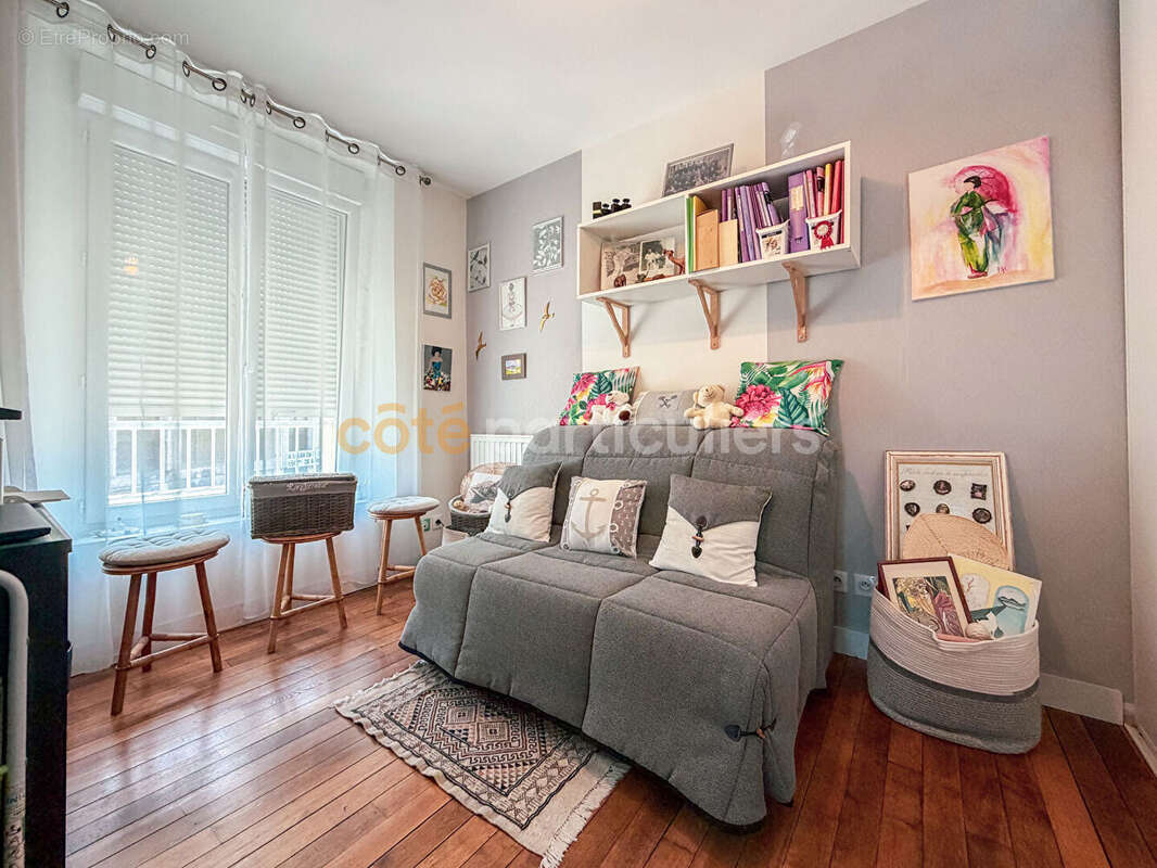 Appartement entièrement rénovée avec 3 chambres et garage - photo 10