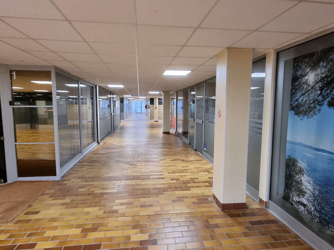 Commerce à MARSEILLE-8E