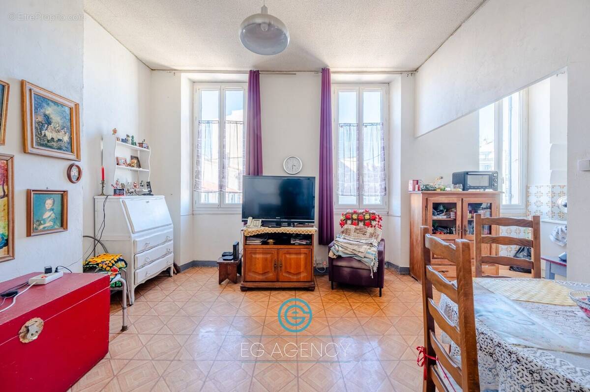 Appartement à MARSEILLE-5E