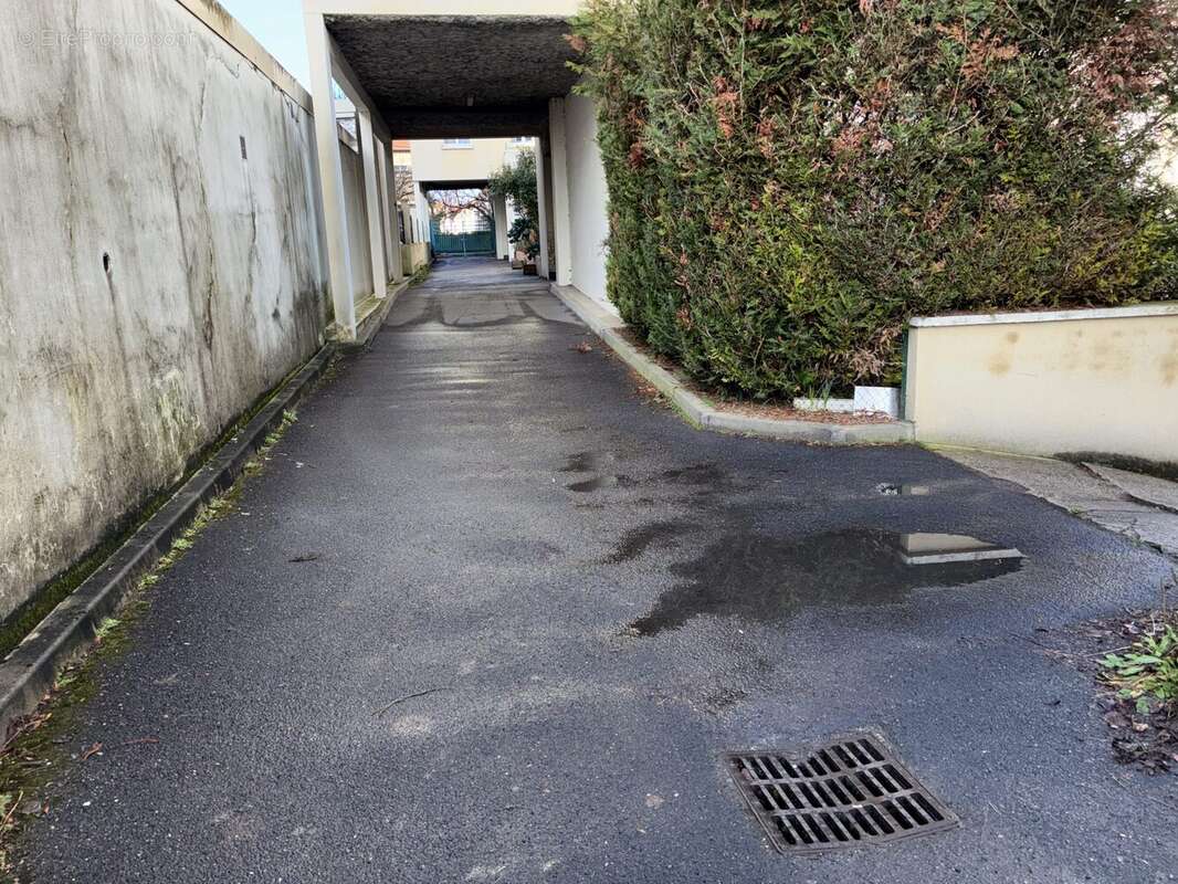 Parking à RUEIL-MALMAISON
