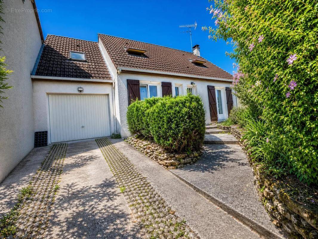 Maison à COURPALAY