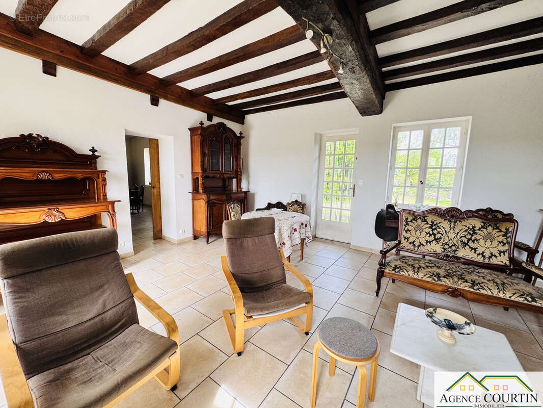 Maison à SAINT-AMBREUIL