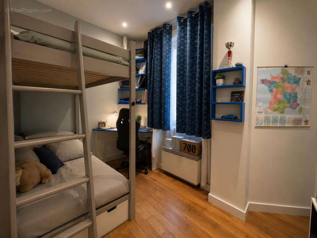 Appartement à PARIS-16E