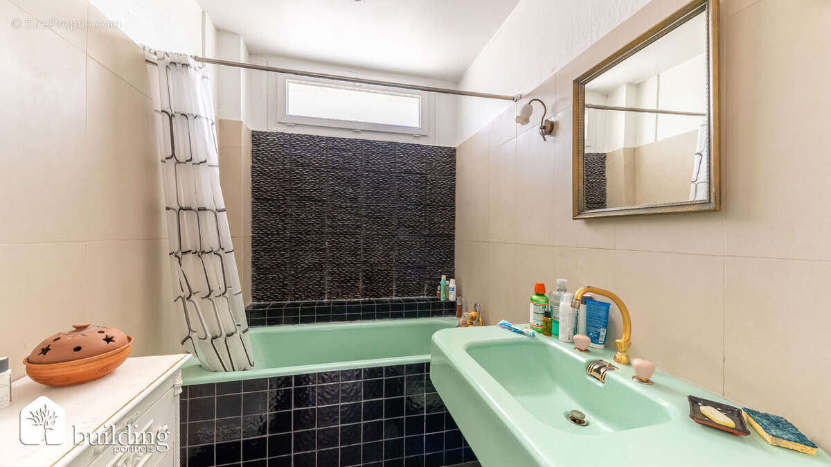 Dernier étage - 83.62m² - 3 chambres - balcon filant - photo 14