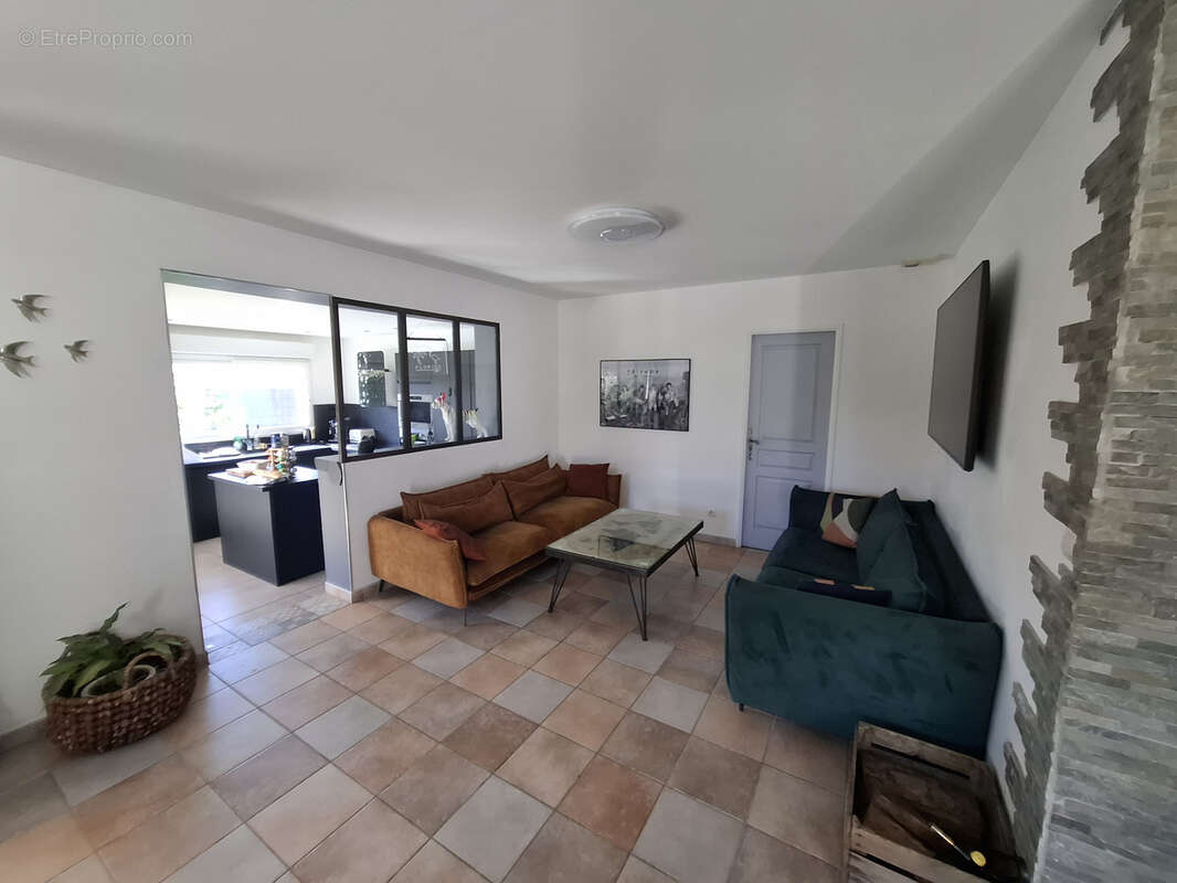 Maison à FONTVIEILLE