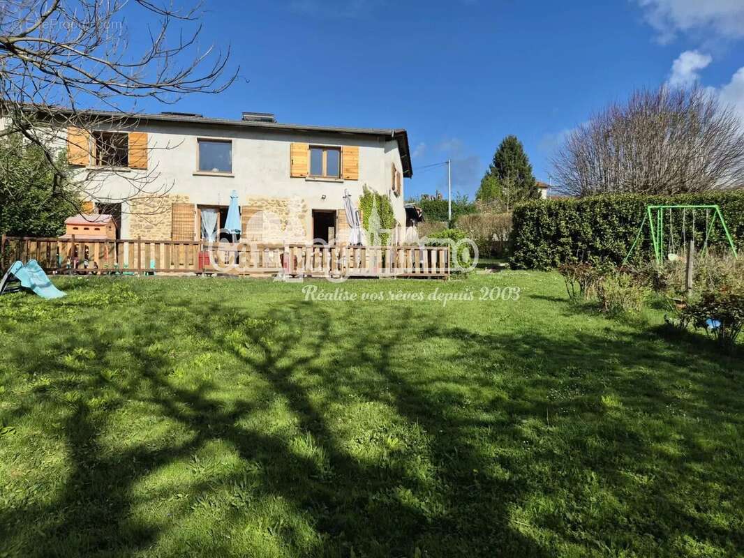 Maison à SAINT-MARTIN-LESTRA
