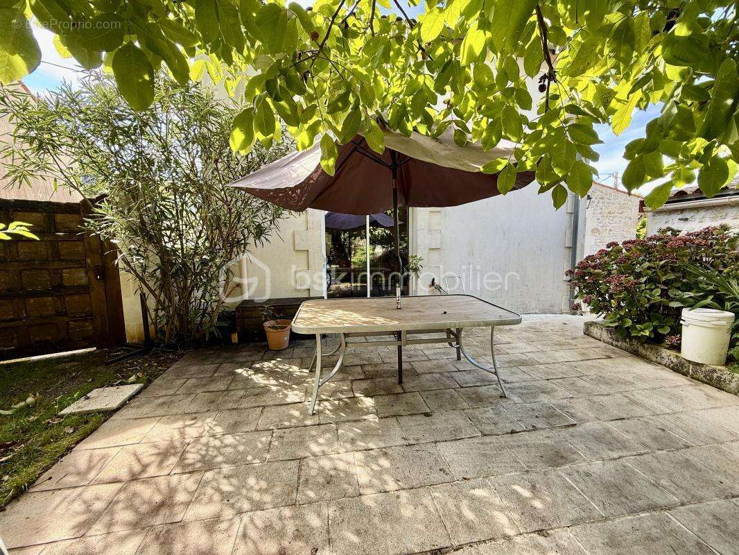 Maison à NIEUL-LES-SAINTES