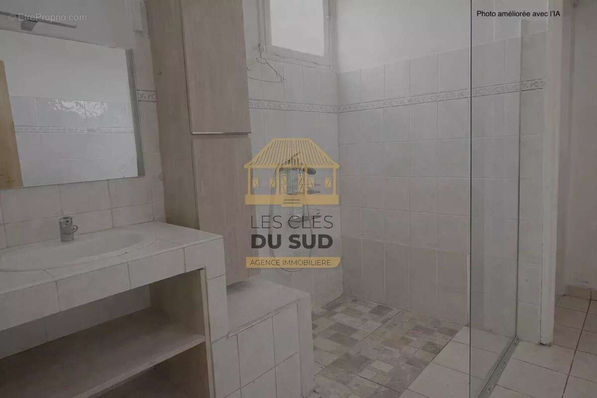Maison T4/5 de plain pied à vendre sur la Rivière Saint Louis 97421 - photo 4