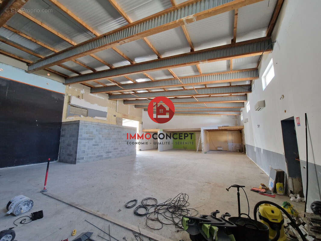 Commerce à BAGNOLS-SUR-CEZE