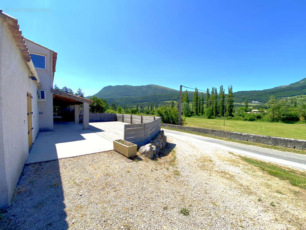 Region baronnies - ensemble immobilier avec commerce - photo 2