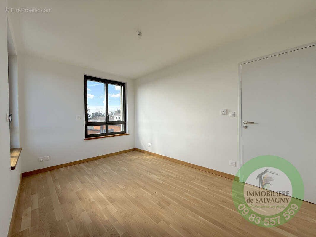 Appartement à LA TOUR-DE-SALVAGNY