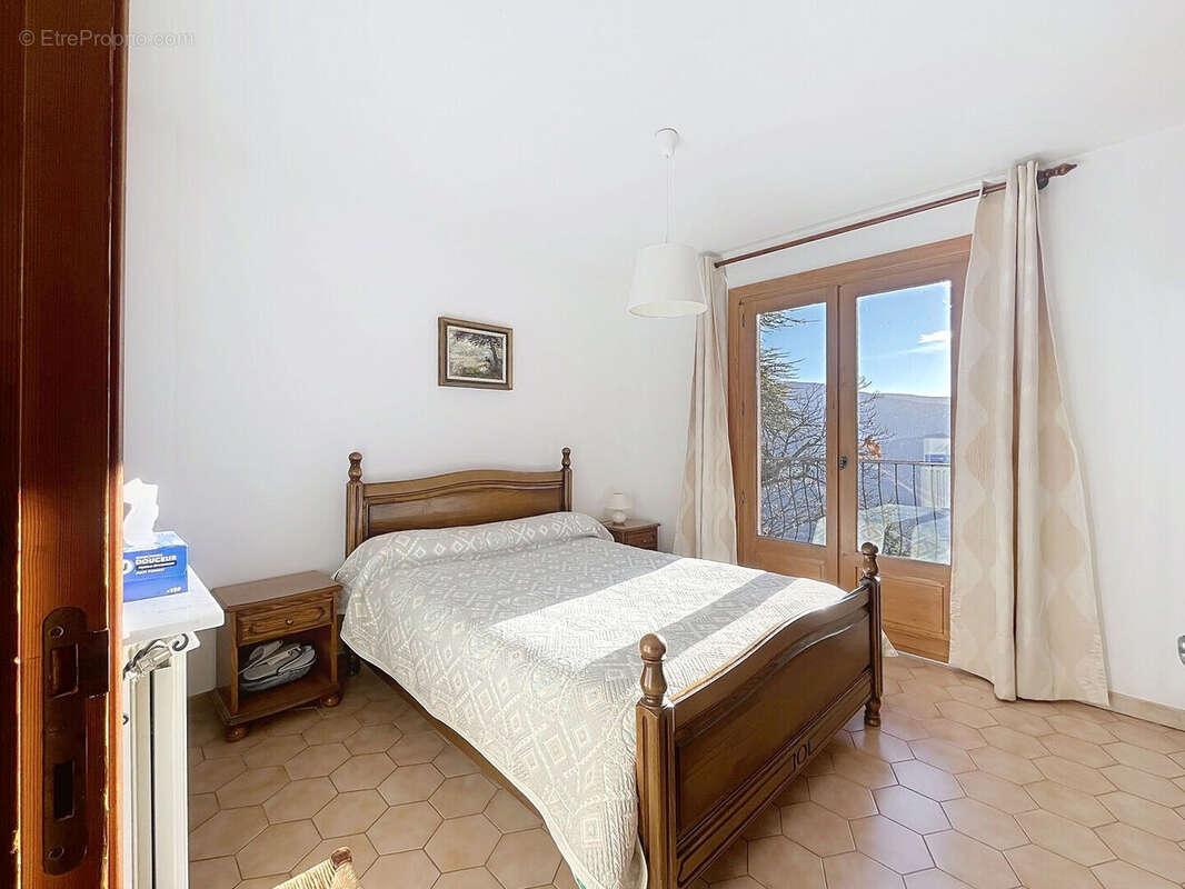 Trois appartements - Fort potentiel - à Roure 06420 - photo 4