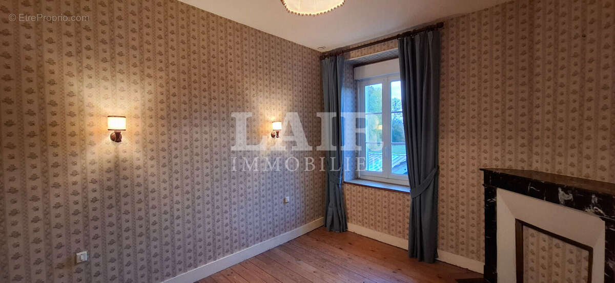 Maison à MONTMERREI