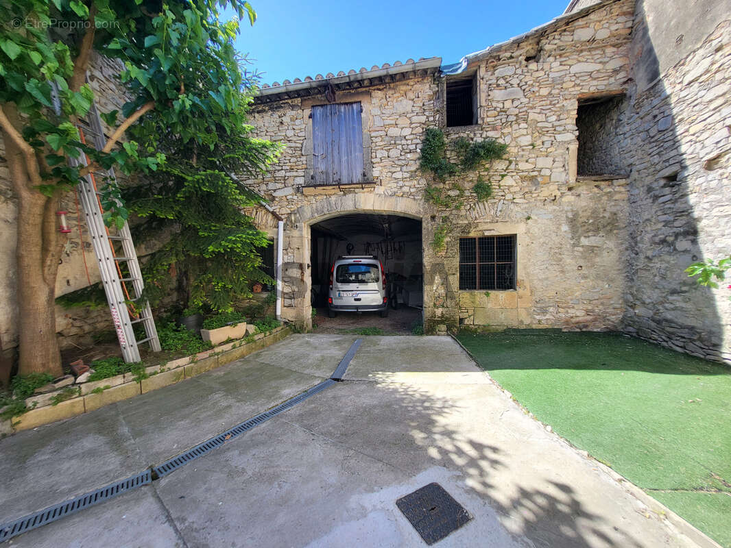 Maison à CLARENSAC
