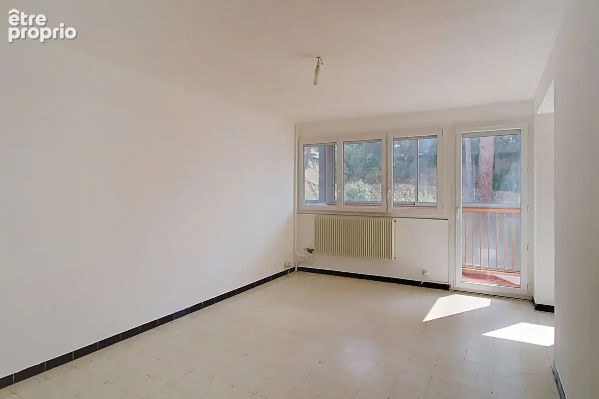 A VENDRE en EXCLUSIVITE à DRAGUIGNAN - Appartement T4 traversant et lumineux - 65m2 - photo 2