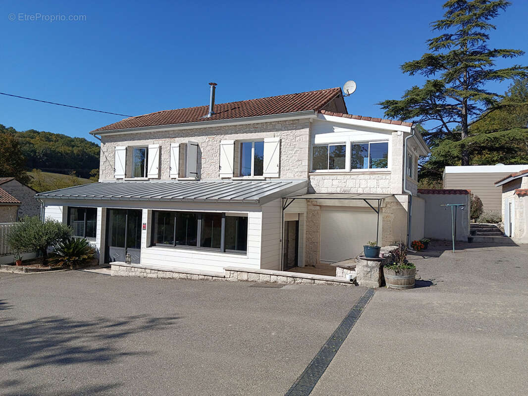 Maison à SAINTE-COLOMBE-EN-BRUILHOIS
