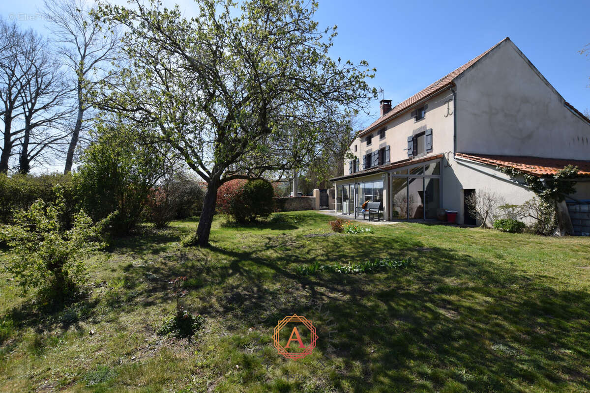 Maison à COMBRONDE