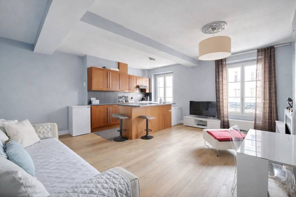 Appartement à PARIS-17E