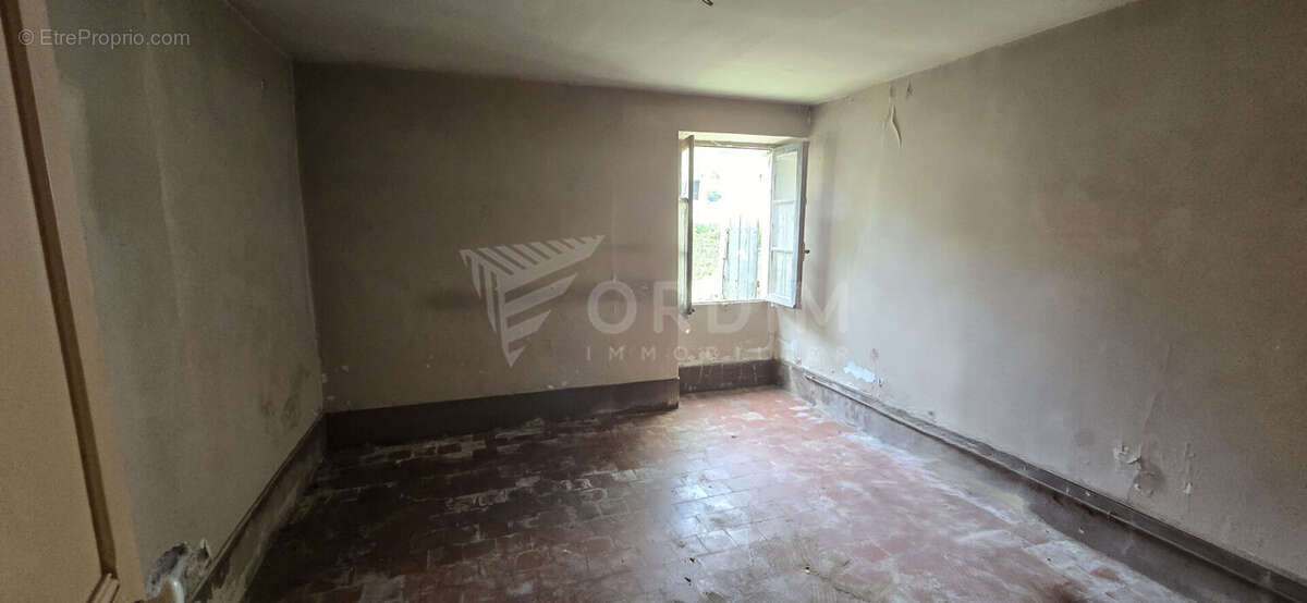Maison à rénover avec terrain attenant - photo 6