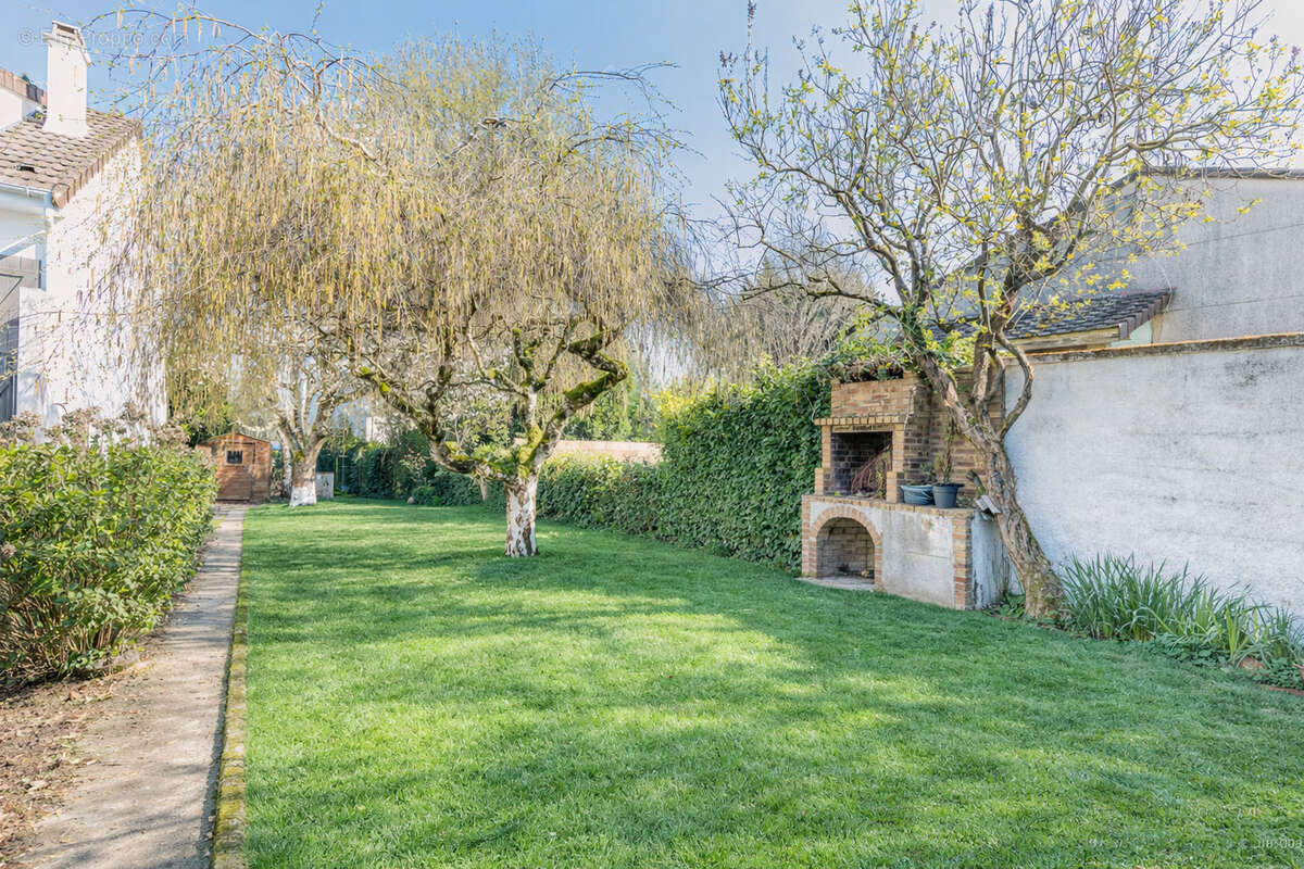 Maison à LA VILLE-DU-BOIS