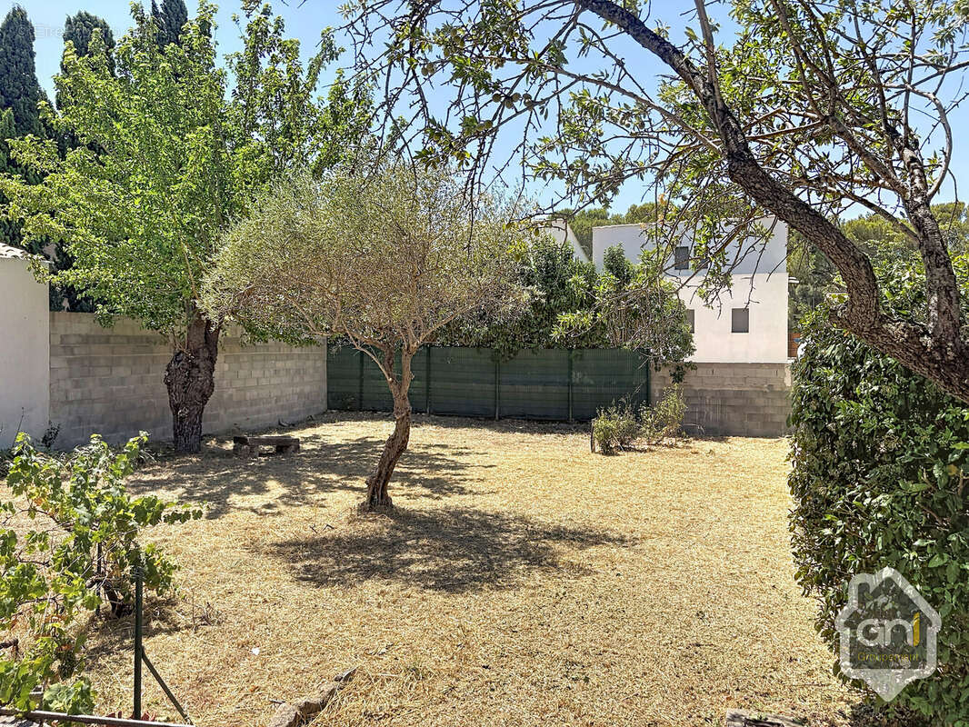 Maison de Type 7 avec jardin. - photo 5