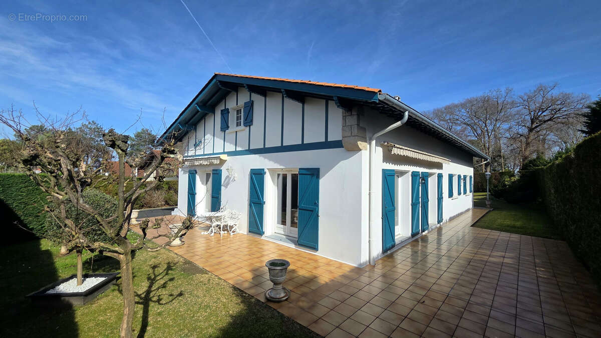 BIARRITZ   Villa 198 m2 T8   Piscine 10x5 - Pool House/Bar - Garage - Terrain 1 097 m2 - photo 3