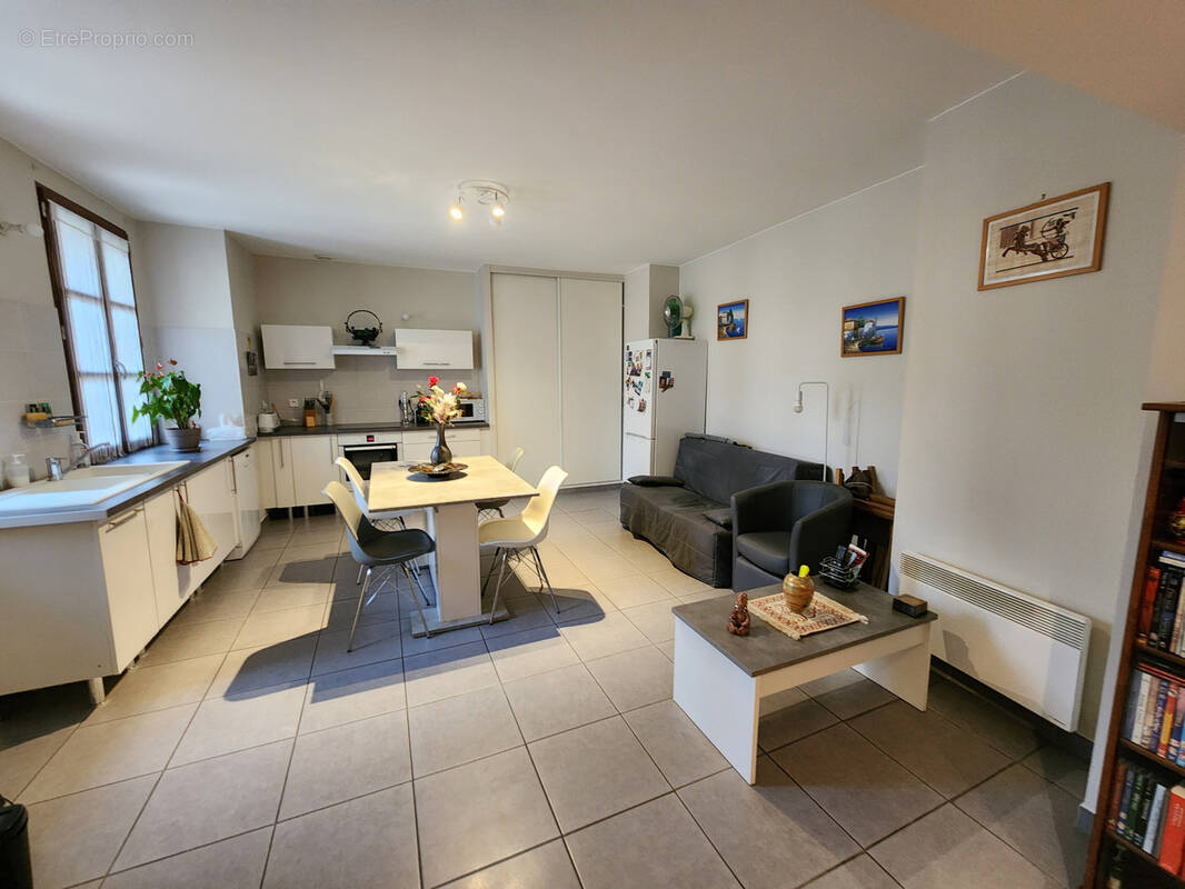 Appartement à VIC-LA-GARDIOLE